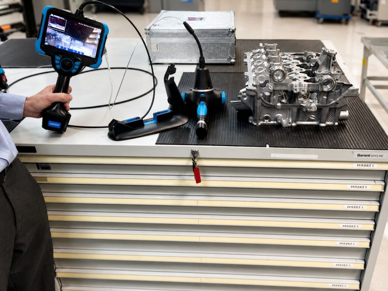 Realta 3D videoscope demonstration for automotive engine inspection