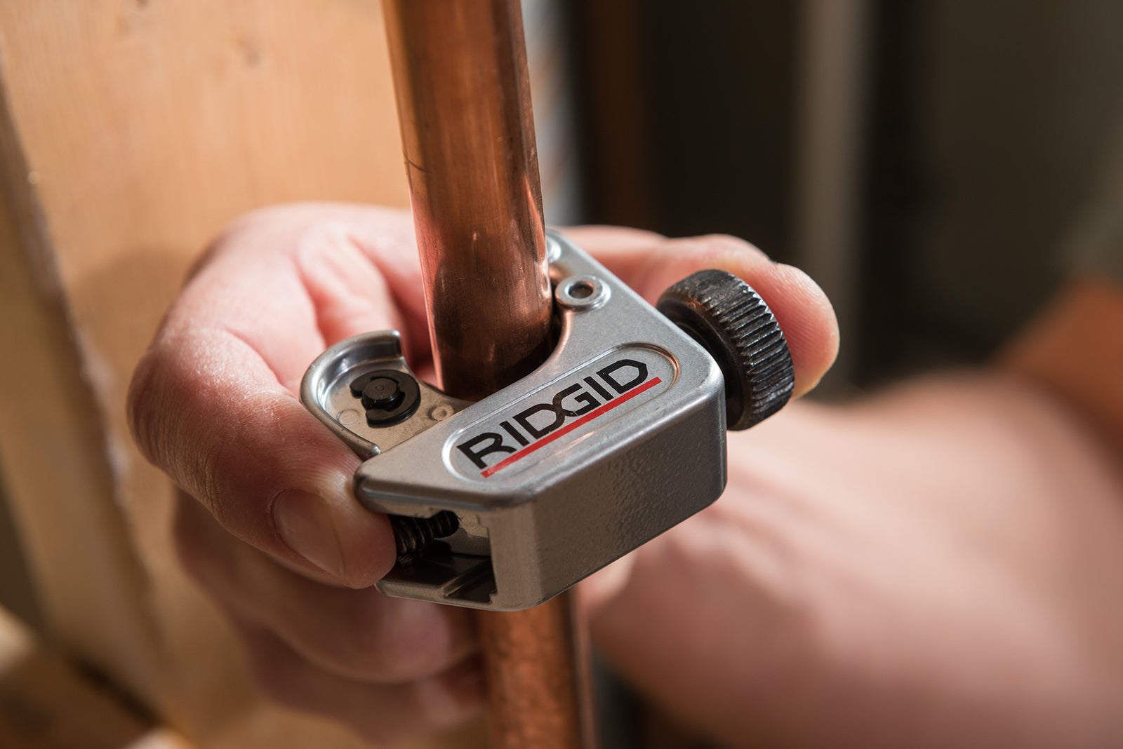 RIDGID 104 Close Quarters Tubing Cutter – in use | 32985