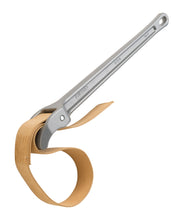RIDGID 18” Aluminum Strap Wrench with 17” x 1-3/4” Strap – three-quarter view | 31360