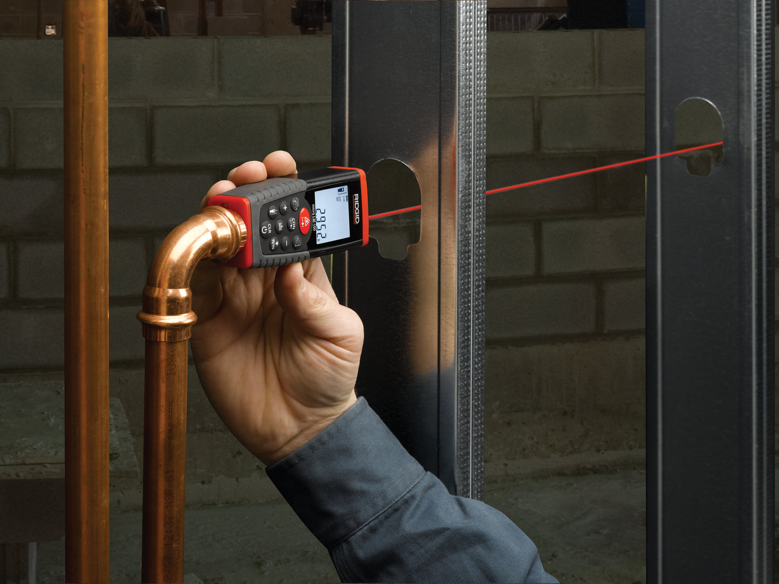 RIDGID Laser Distance Meter – in use | 36158