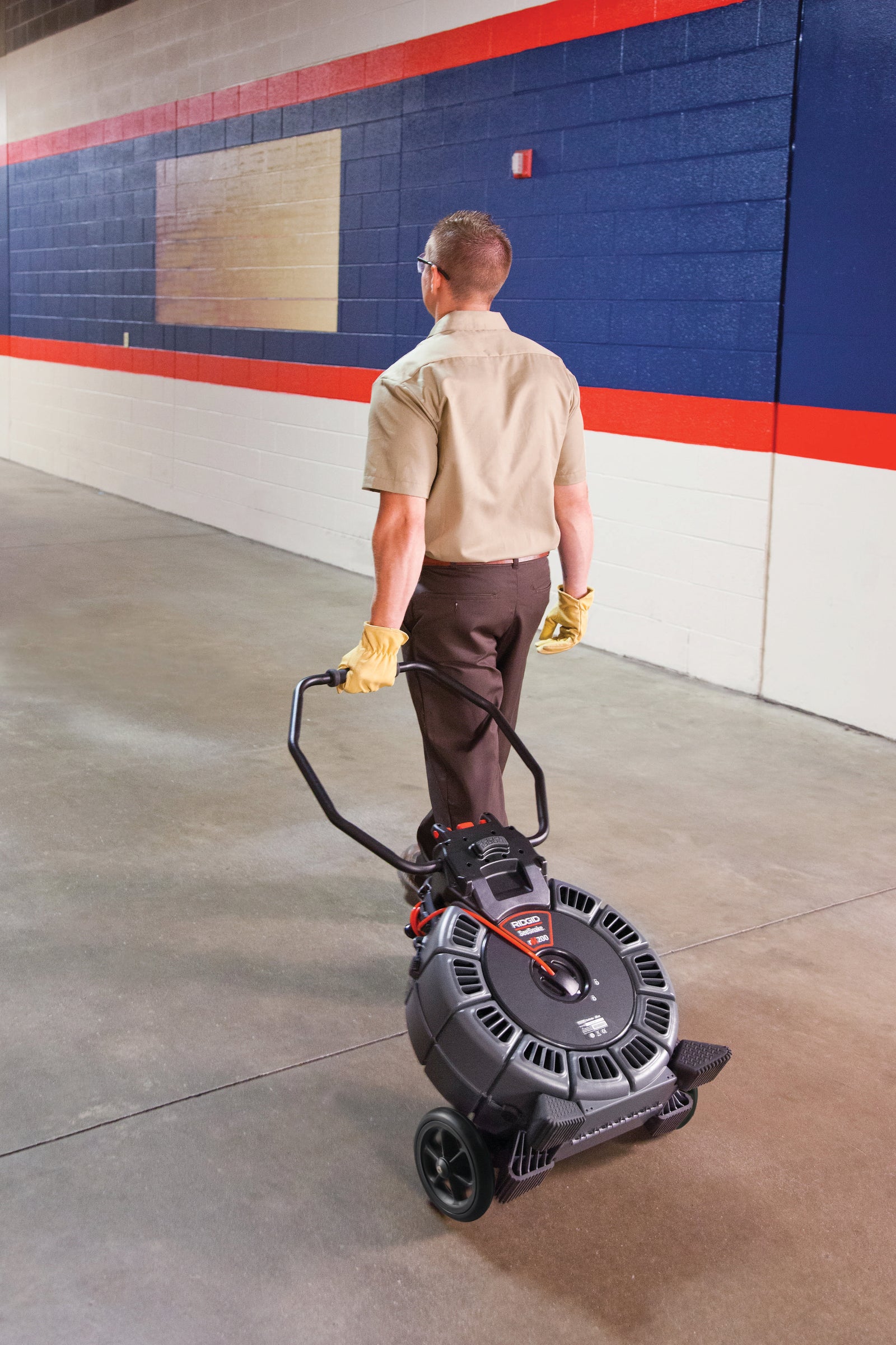 RIDGID SeeSnake® rM200B Reel (165' / 50m) with Self-Leveling Camera powered with TruSense® – in use | 63663