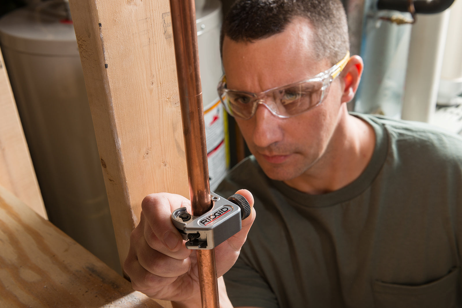 RIDGID 104 Close Quarters Tubing Cutter – in use | 32985