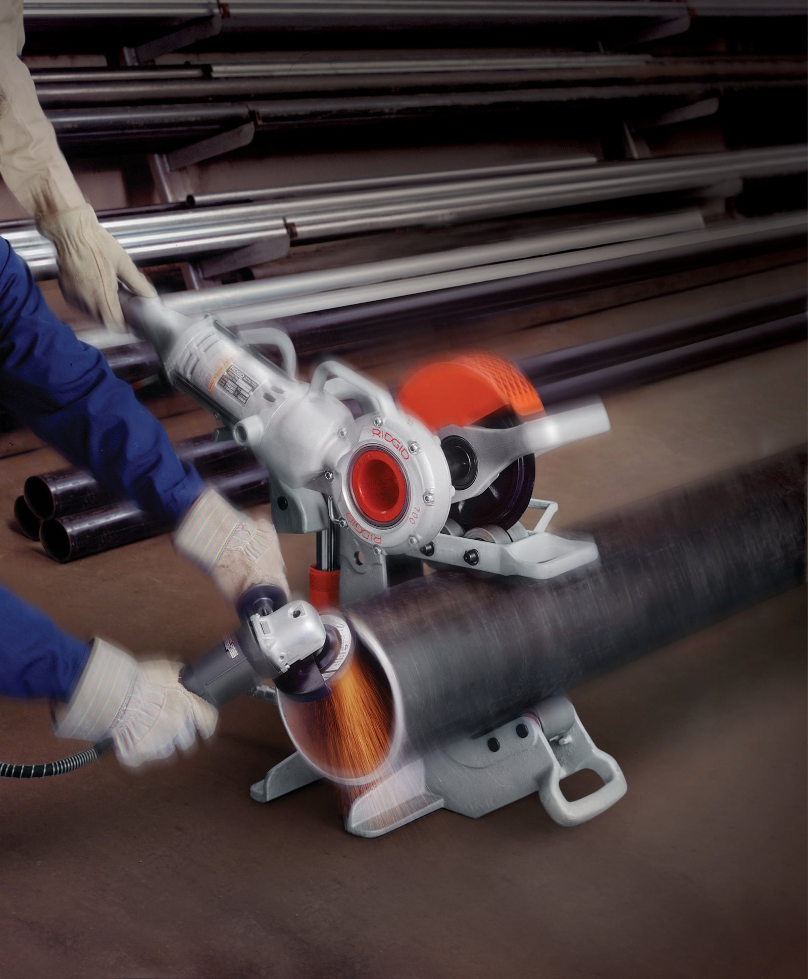 RIDGID 258 Cutter with No. 700, 115 V – in use | 17881