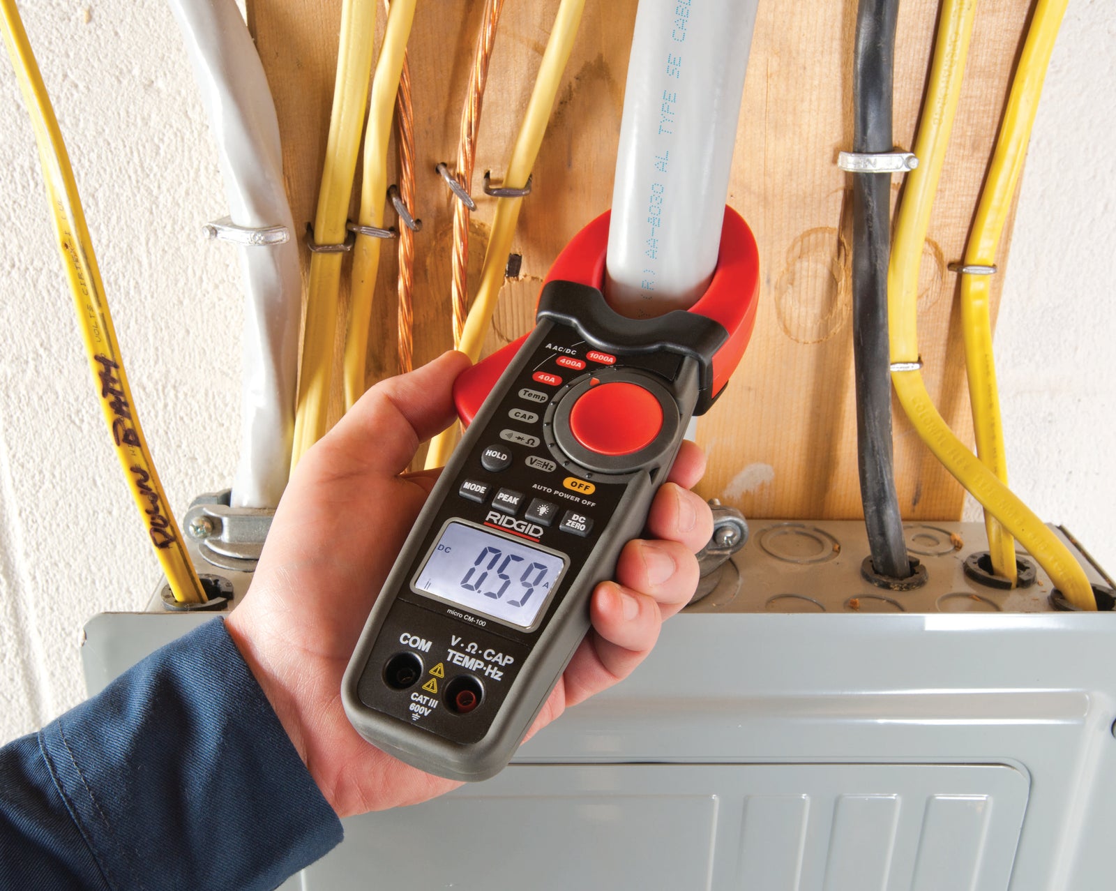 RIDGID micro CM-100 Digital Clamp Meter – in use | 37428