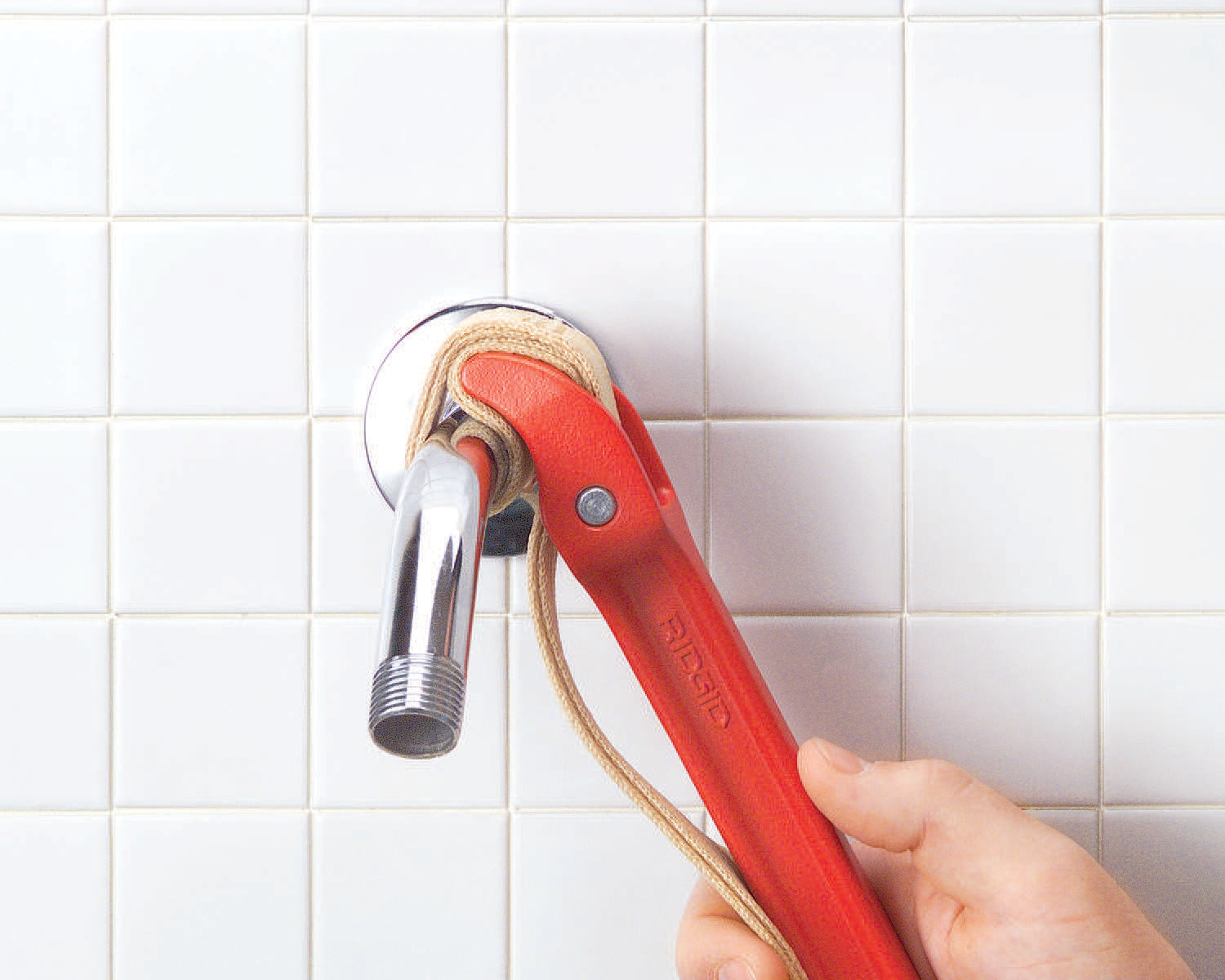 RIDGID 11 ¾” Heavy-Duty Strap Wrench with 17” x ½” Strap – product view | 31335
