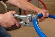 RIDGID RC-2375 Ratchet Action Plastic Pipe & Tubing Cutter – in use | 30088
